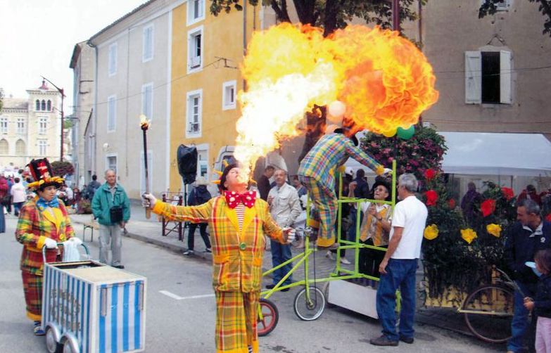 cracheur de feu, anniversaire, spectacle de rue